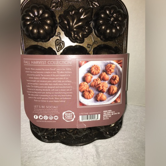 Nordic Ware Autumn Delights Cakelet Pan - NWT - Picture 3 of 4